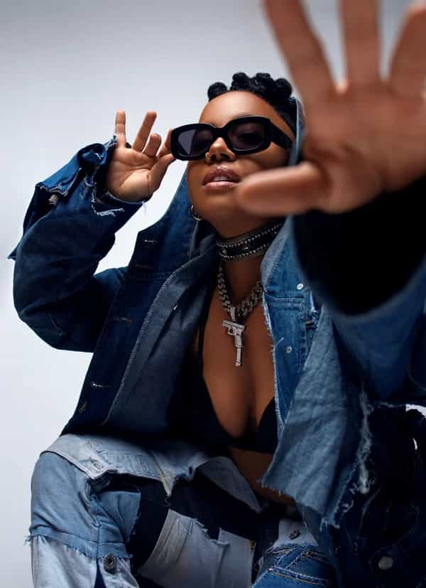 ELECTRAFRIQUE invites DJ V