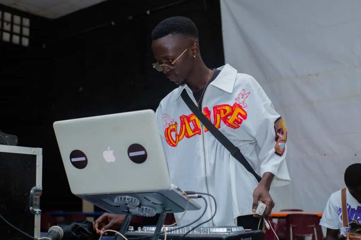 DOUSMAN Radio invites DJ Lyms