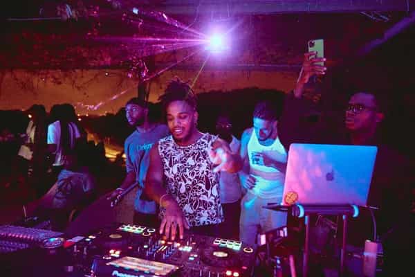 DOUSMAN Radio w/ TVRBO