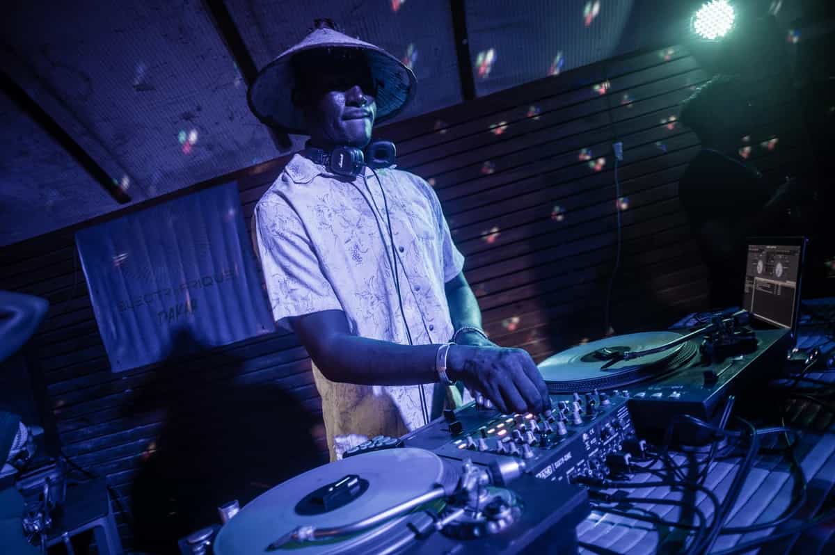 ELECTRAFRIQUE invites LEUZ ZARAK