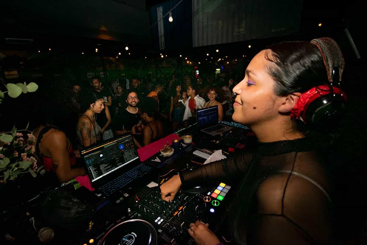 Afrohunting Radio invites Flauer