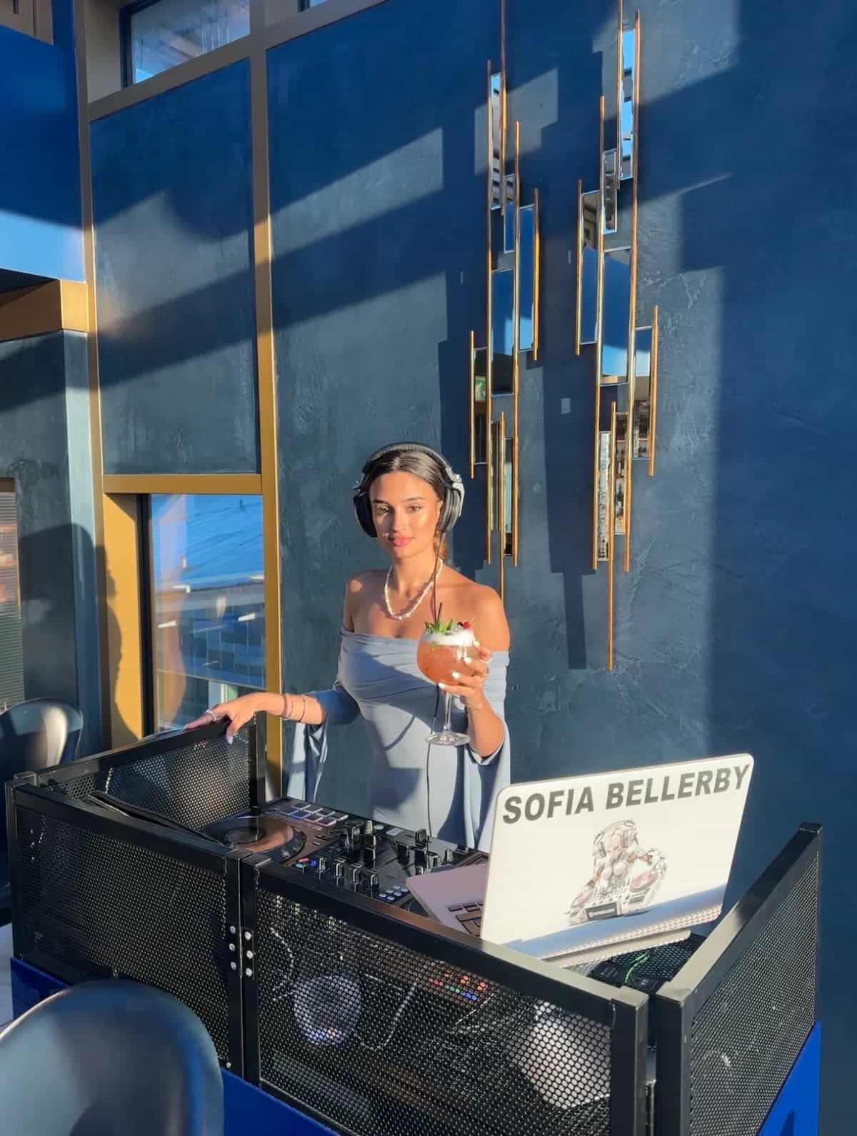 Dogzout & Friends invites Sofia Bellerby
