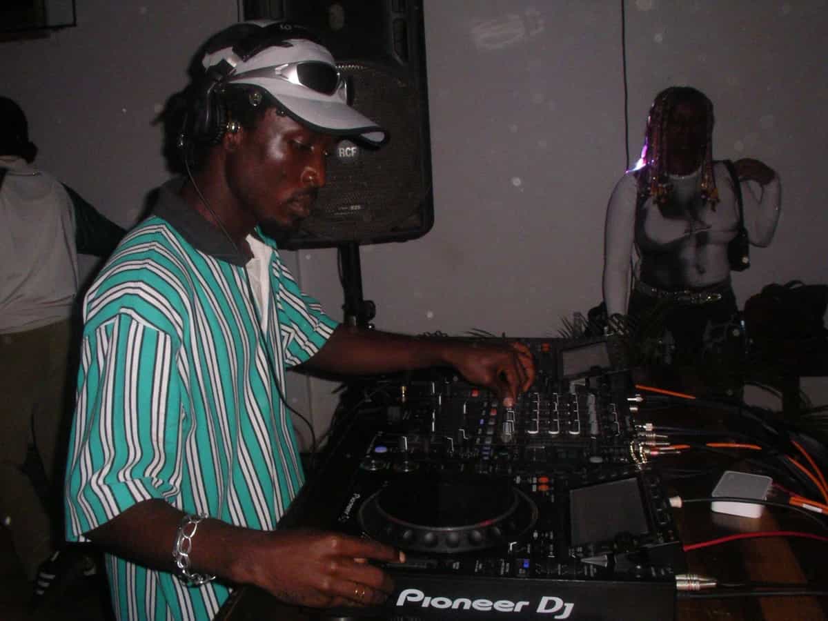 Oroko Radio Live From Palm Moments: The Weird Cult Special / COZYSHRT B2B 95ANTNY