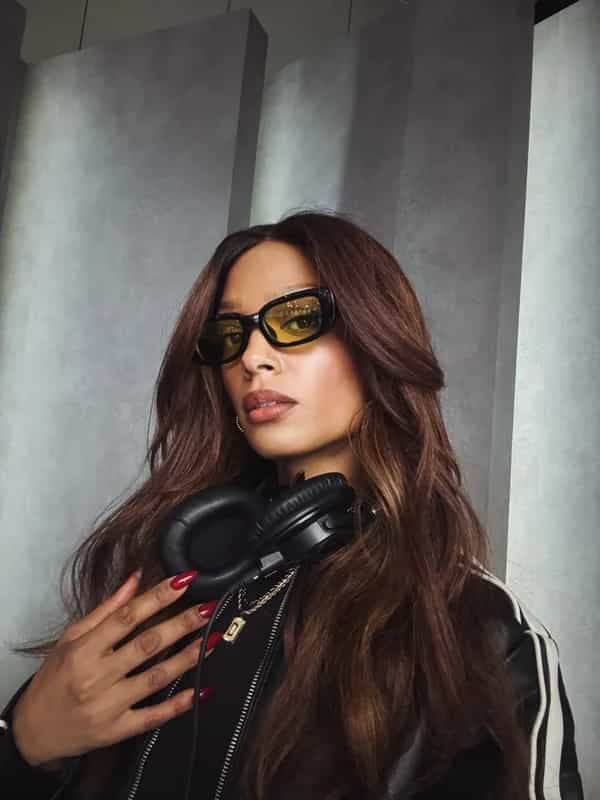 Long Distance invites Sibby Liv 