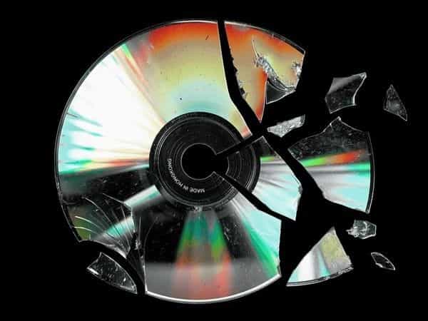 STRH RADIO invites HELENA DLX